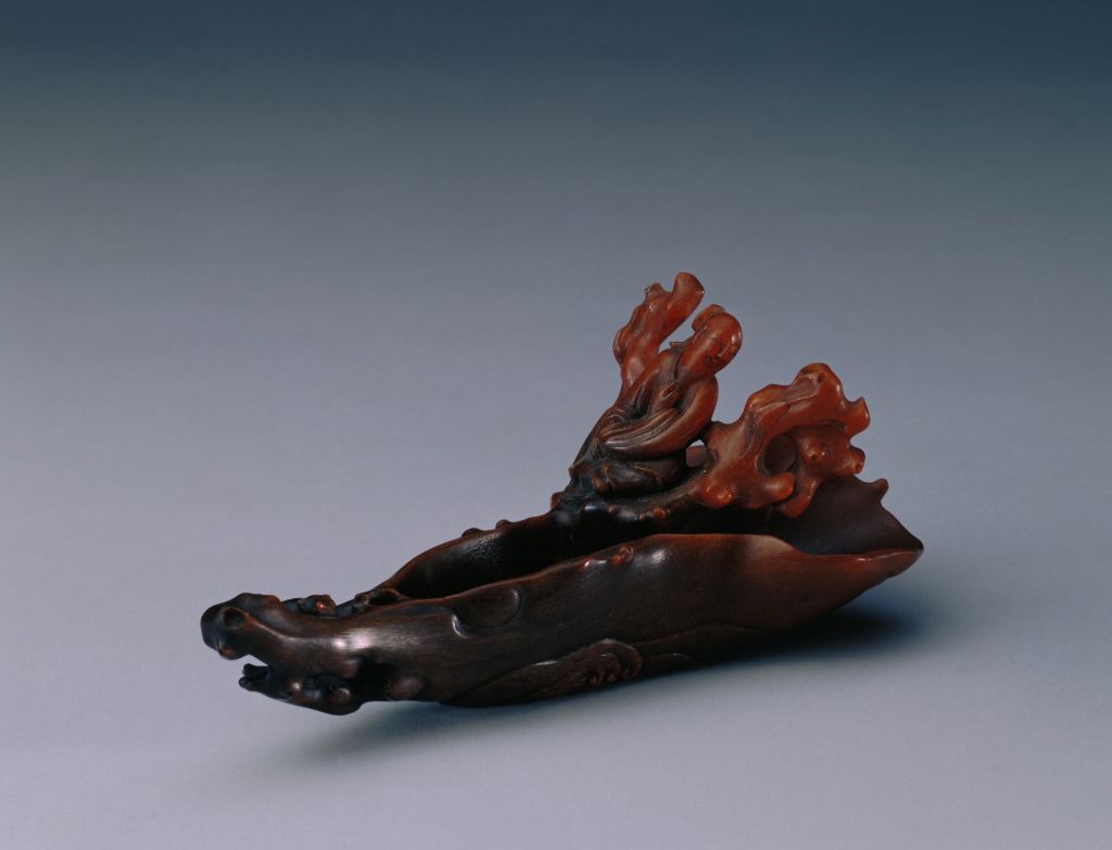 图片[1]-Rhinoceros horn carved flower and wood figure Cha cup-China Archive